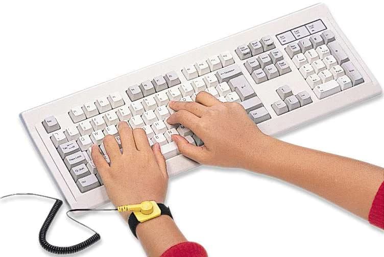 MANHATTAN 410144 Pulsera antiestática; Esencial para protección contra estática mientras se trabaja en una PC; Cable de 1.8 m.